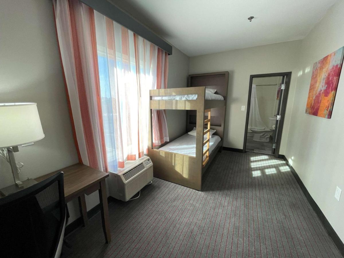 La Quinta & By Wyndham Eisenhower Hotel 3*